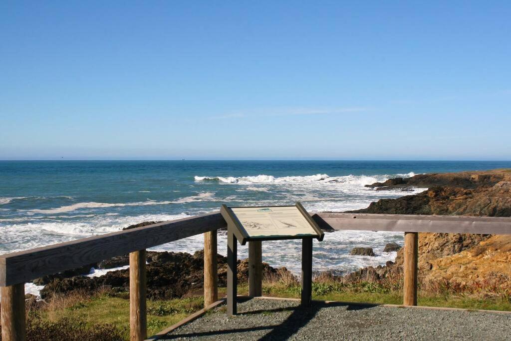 Spyglass By Oceanviewhottubs Oceanfront Tesla Chrging Shelter Cove Oceanfront Apartment Exterior photo