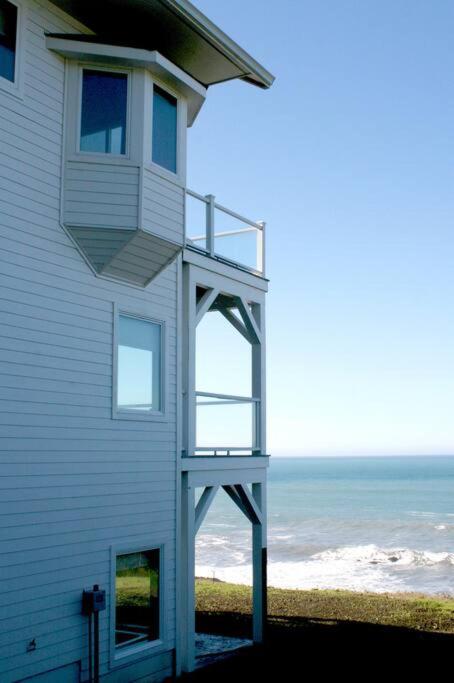 Spyglass By Oceanviewhottubs Oceanfront Tesla Chrging Shelter Cove Oceanfront Apartment Exterior photo