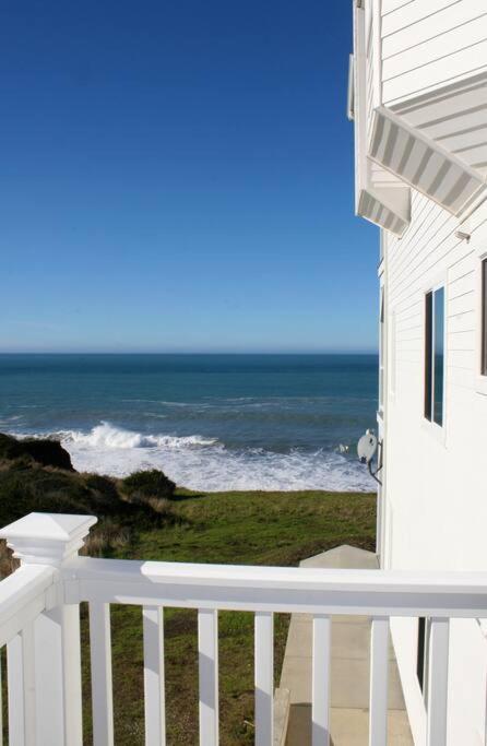 Spyglass By Oceanviewhottubs Oceanfront Tesla Chrging Shelter Cove Oceanfront Apartment Exterior photo